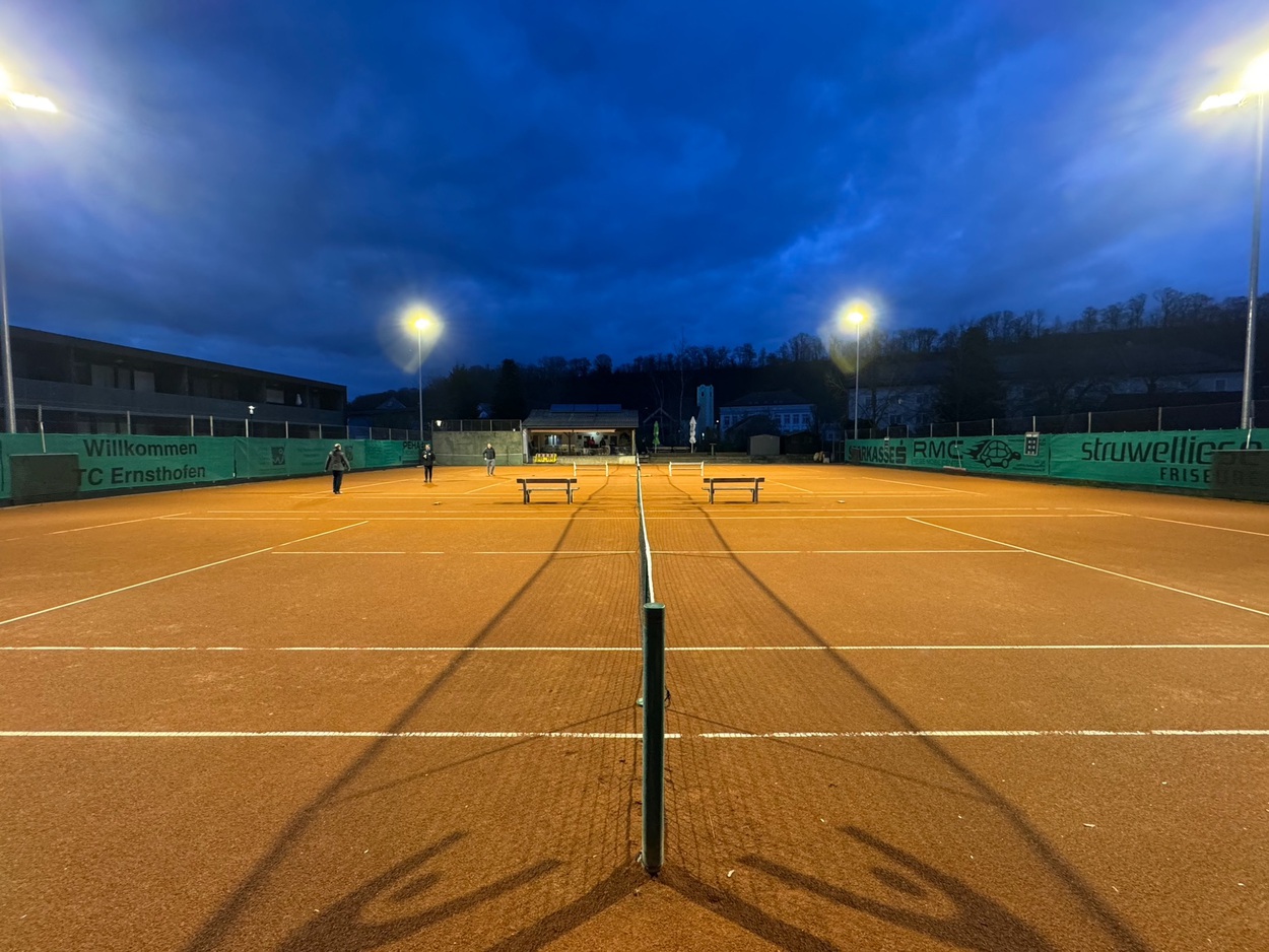 Die neue Flutlichtanlage ist betriebsbereit!